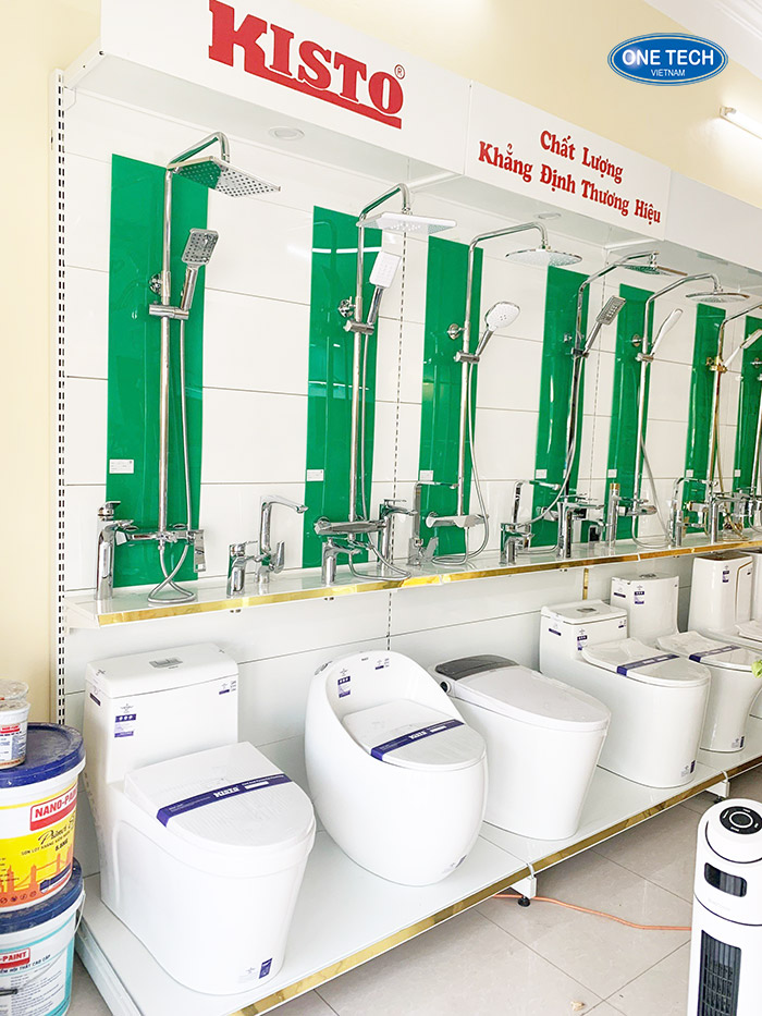 Giá kệ trưng bày thiết bị vệ sinh giúp khách hàng dễ dàng tìm kiếm sản phẩm