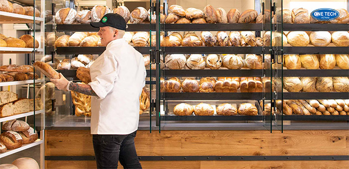 Vai trò kệ bán hàng bánh mì