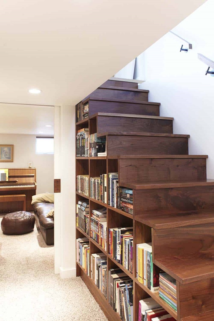 Trưng bày, sắp xếp sách bằng bậc thang mang đến không gian sang trọng