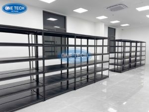 Khung kệ sắt đóng vai trò chính là chịu tải khi để hàng