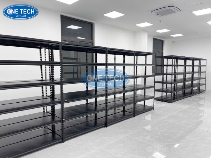 Khung kệ sắt đóng vai trò chính là chịu tải khi để hàng