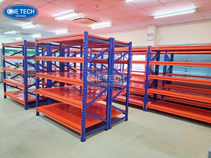 Khung trung tải bằng sắt hộp dày