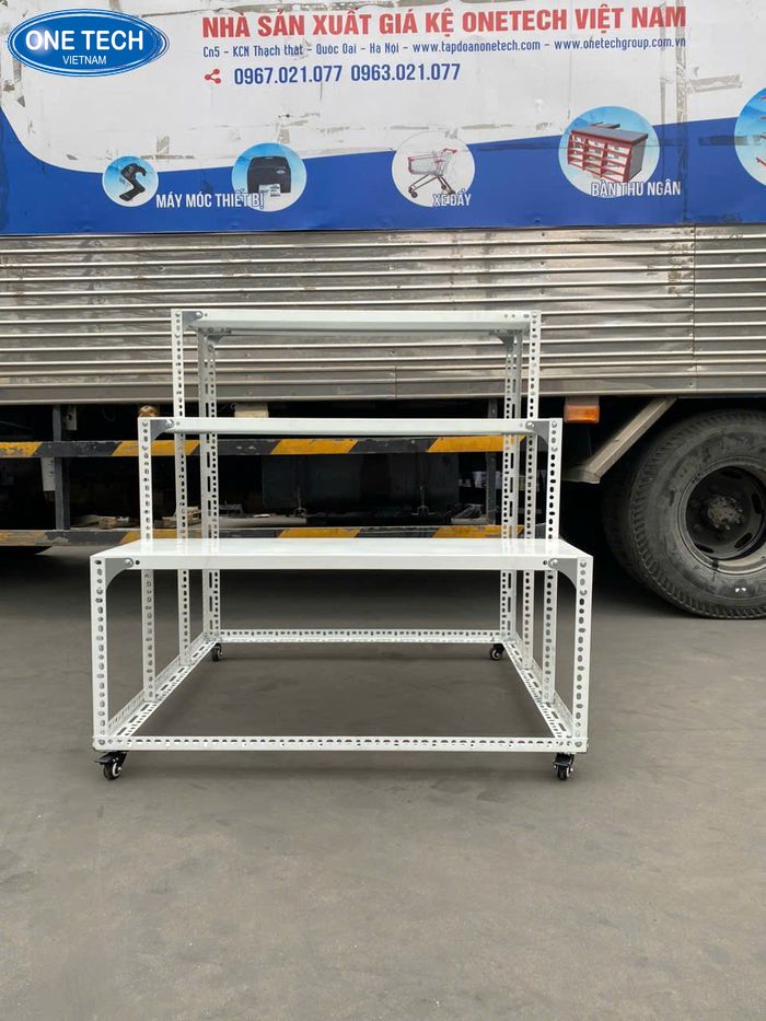 One Tech Việt Nam – Đơn vị cung cấp kệ sắt V lỗ có bánh xe uy tín hàng đầu
