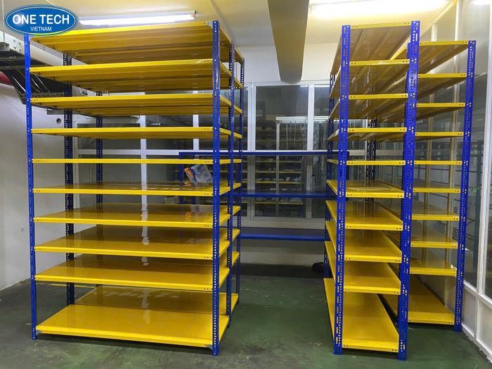 One Tech Việt Nam – Giải pháp mua kệ sắt V lỗ thanh lý vừa rẻ, vừa chất lượng