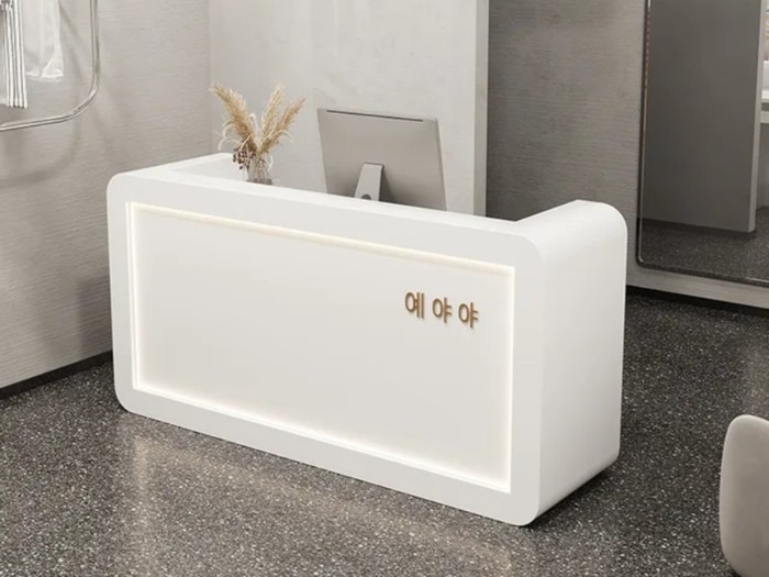 Bàn thu ngân shop quần áo