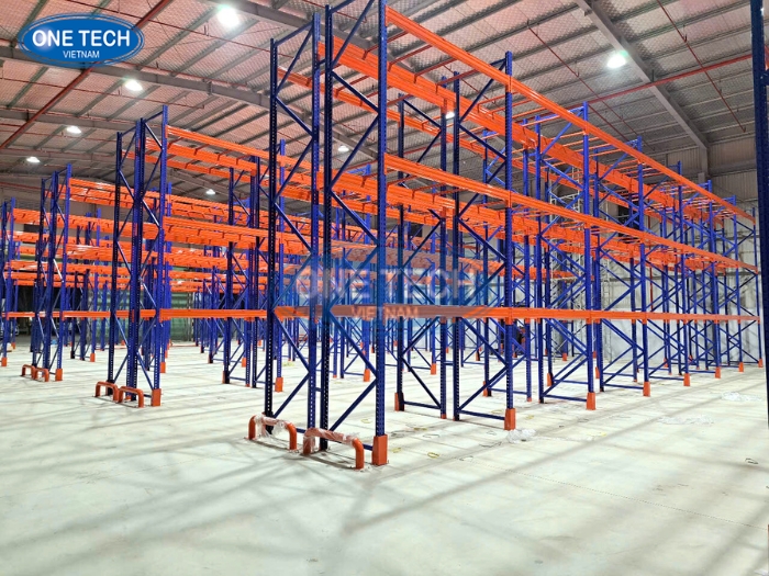 Mẫu kệ sắt double deep được nhiều khách hàng sử dụng