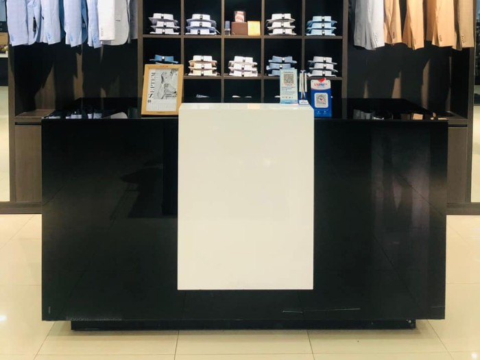 Mẫu bàn thu ngân màu đen cao cấp