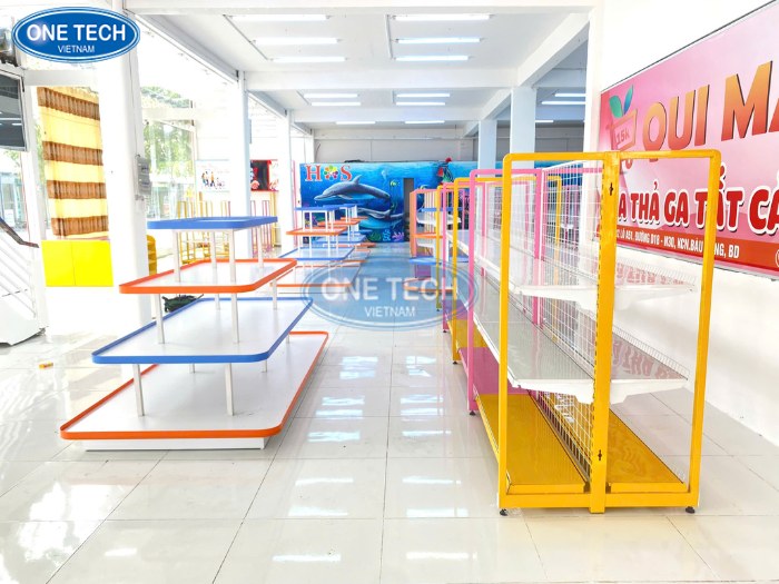 One Tech sản xuất kệ trưng bày chất lượng, làm đẹp không gian