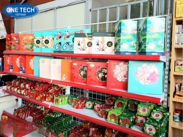 Hình ảnh kệ trưng bày bánh trung thu từ thực tế 4