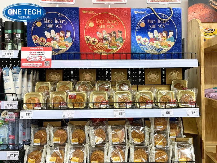 Hình ảnh kệ trưng bày bánh trung thu từ thực tế 5