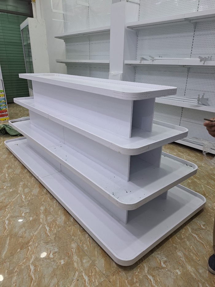 Kệ quảng cáo giữa nhà trưng bày set quà tặng