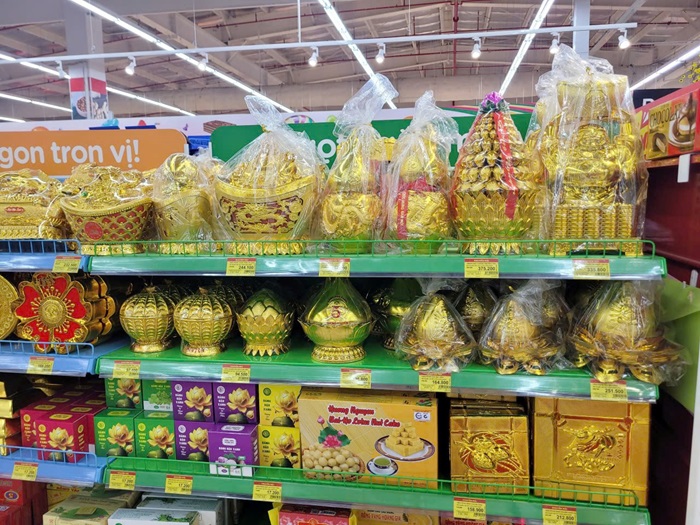 Giá kệ trưng bày giỏ quà trong siêu thị
