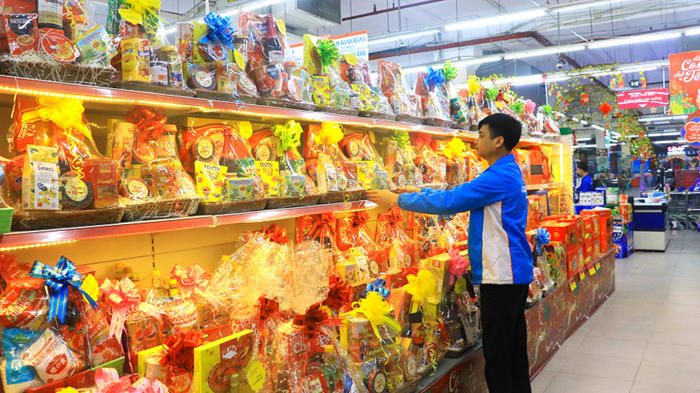 3 lý do nên đầu tư kệ trưng bày giỏ quà