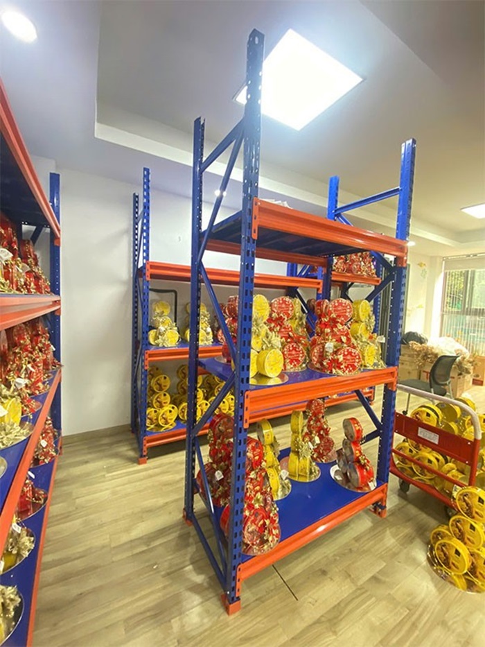 Kệ trung tải để giỏ quà kích thước lớn, nặng