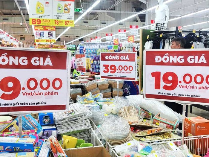 Tạo các bảng khuyến mãi nổi bật để kích thích khách mua sắm