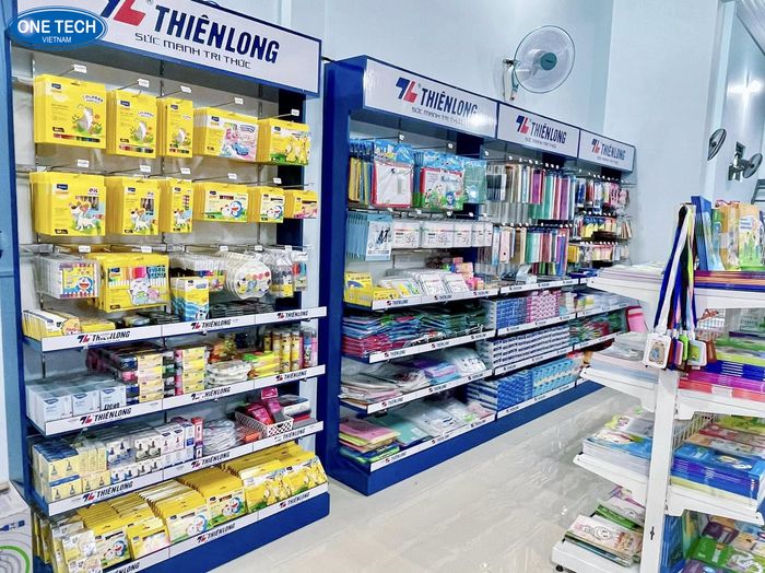 Kệ quảng cáo bút Thiên Long