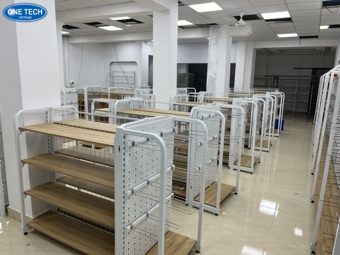Kệ gỗ khung sắt trưng bày bút viết
