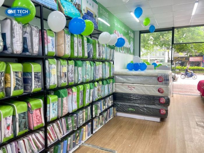 Kệ trưng bày chăn ga gối đệm tại các cửa hàng