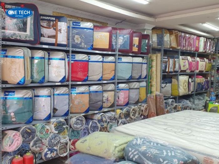 Kệ V lỗ trưng bày chăn ga gối đệm 