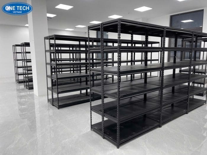 Kệ V cài màu đen sang trọng trưng bày chăn ga gối đệm
