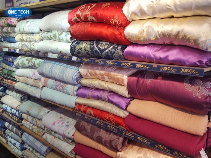 Kệ để chăn ga gối đệm gọn gàng, đẹp mắt