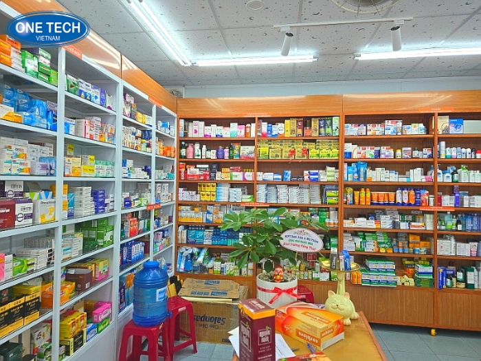 Kệ trưng bày đóng vai trò quan trọng trong cửa hàng thuốc, dược phẩm