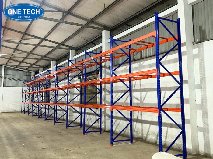 Kệ Selective sức tải tối đa 3000 kg/tầng để hóa chất