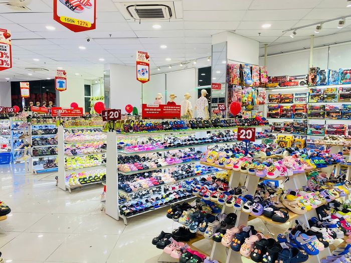 Shop giày dép trẻ em đáng yêu, sinh động