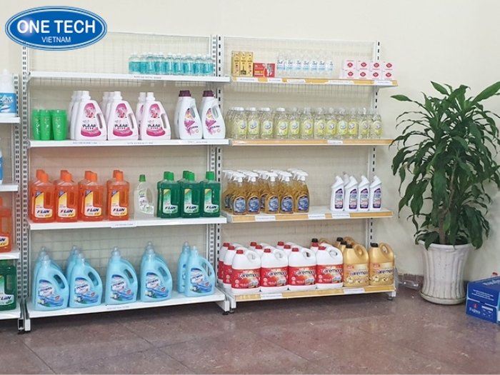 Kệ siêu thị lưng lưới màu trắng chuyên nghiệp