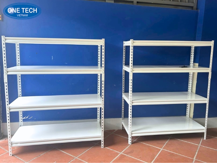 Kệ V cài bằng sắt màu trắng là mẫu mới với cấu trúc thông minh không ốc vít