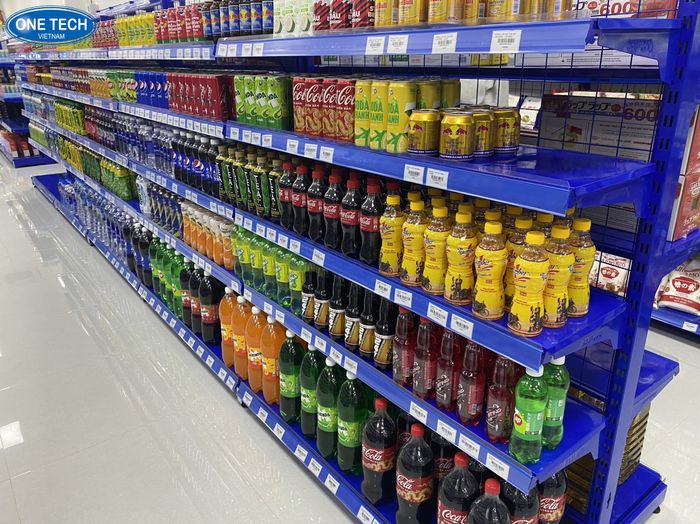 Kệ trưng bày nước tăng lực và đồ uống bổ sung chức năng