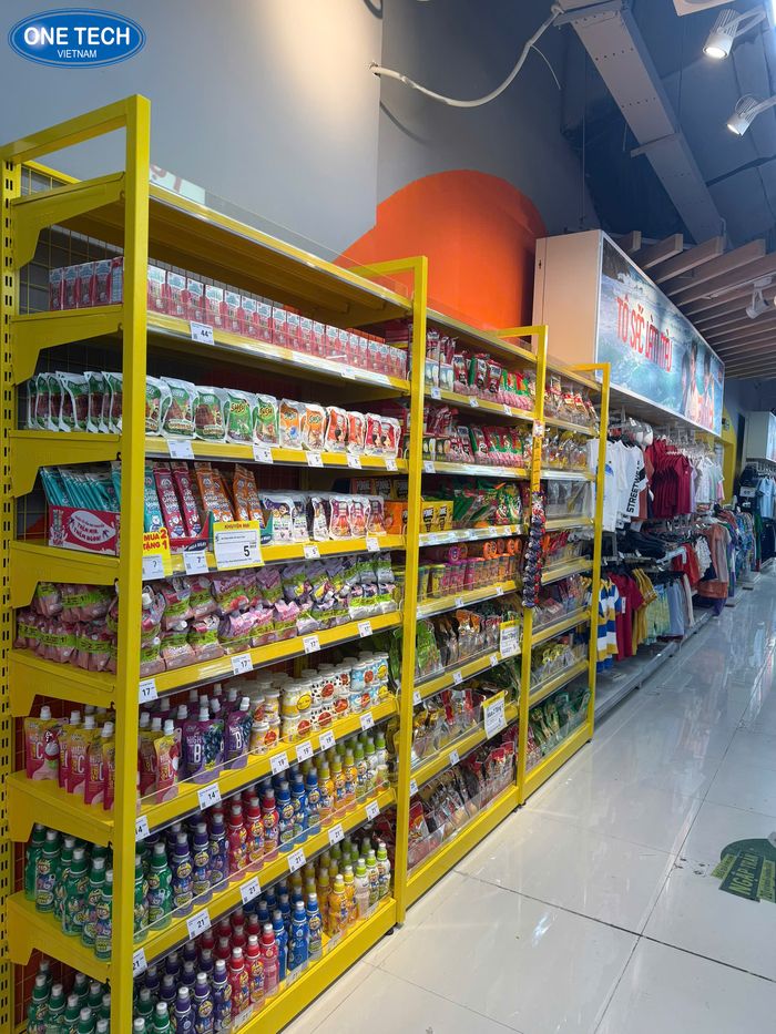 Mẫu kệ trưng bày nước uống khung hộp hiện đại