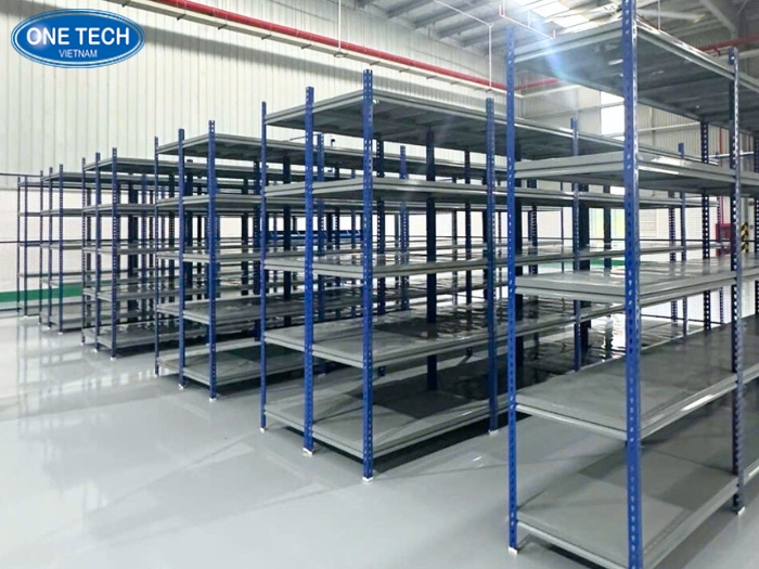 Lưu ý làm kệ sắt bán sát yêu cầu thực tế và đặc điểm của kệ