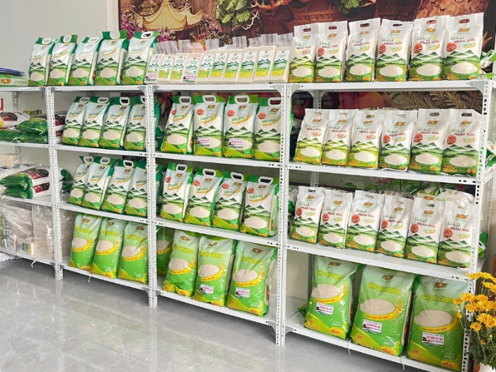 Sử dụng kệ trưng bày gạo chắc chắn