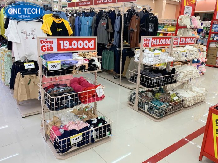 Kệ giỏ trưng bày phụ kiện thời trang