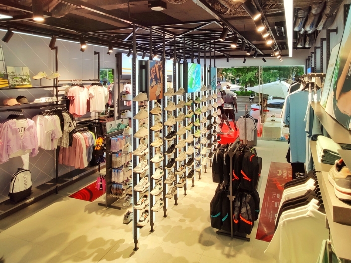 Mẫu cửa hàng thời trang thể thao phong cách đường phố