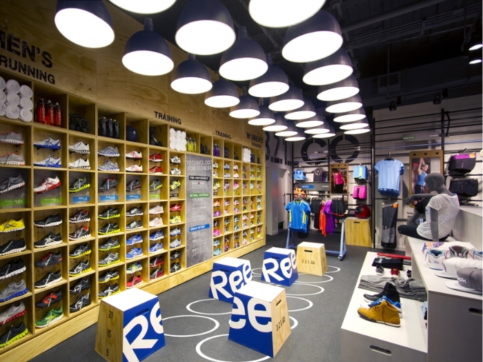 Mẫu thiết kế cửa hàng thể thao chuyên giày chạy bộ năng động