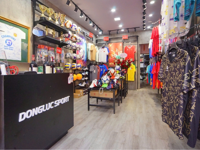 One Tech cung cấp giá kệ cho shop đồ thể thao