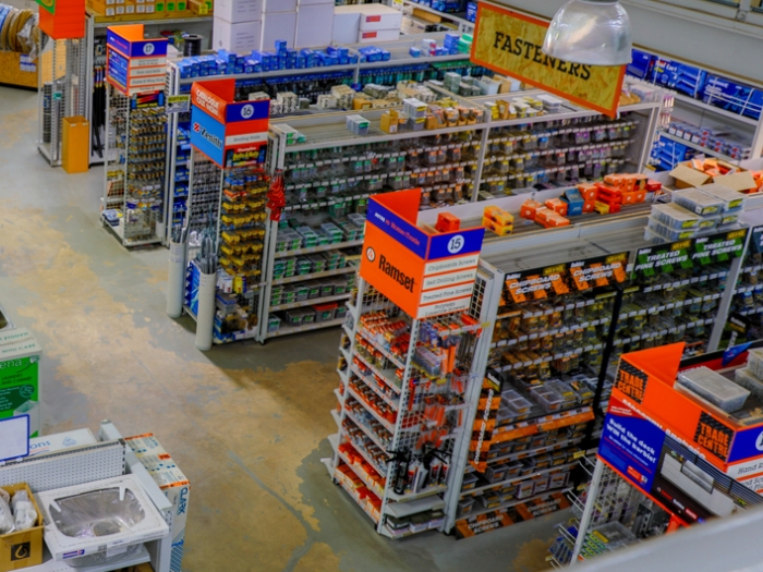 Định hướng tệp khách hàng của cửa hàng kim khí