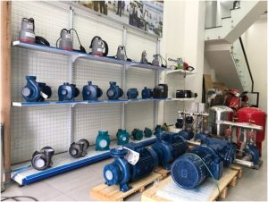 Kệ siêu thị trưng bày máy bơm