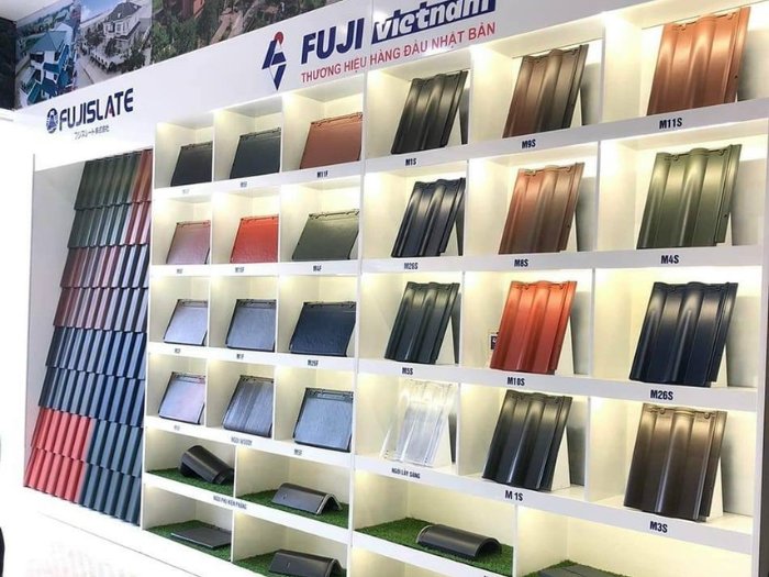 Kệ gỗ gắn đèn LED trưng bày gạch ngói