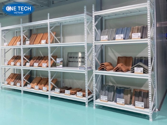Kệ trung tải, sức tải tốt, trưng bày số lượng lớn gạch ngói