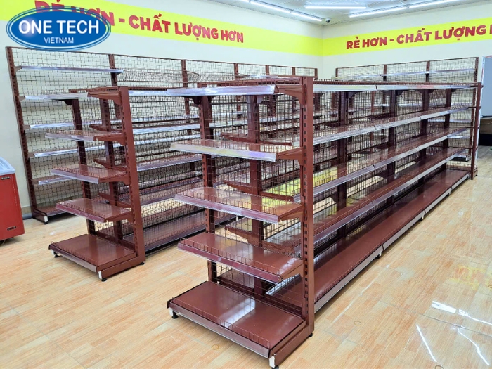 Kệ lưng lưới màu đỏ của Winmart