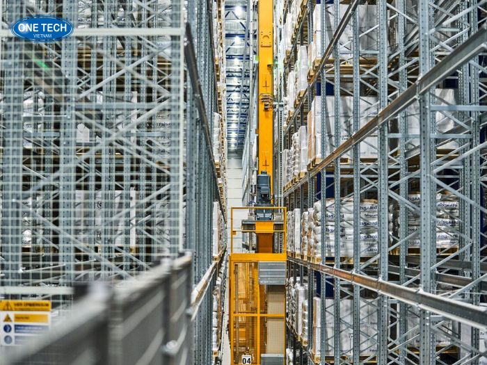 Stacker Crane đảm nhận nhiều công việc liên quan trực tiếp đến quá trình lưu trữ