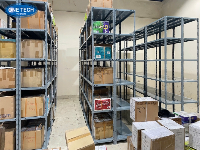 Kệ kho hạng nhẹ tháo lắp tiện lợi