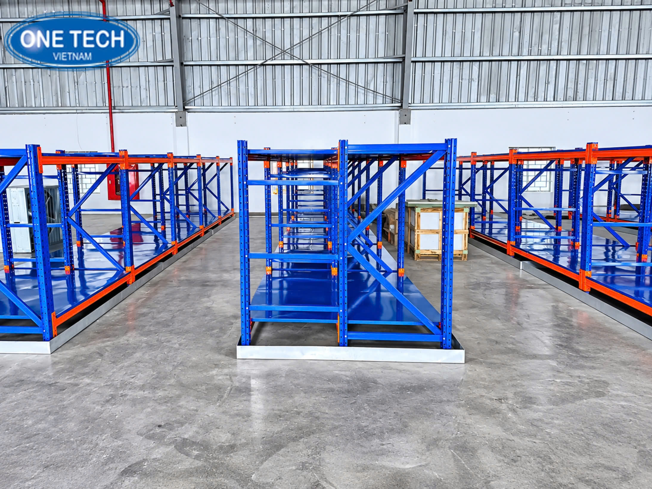 Kệ 3 chân trụ chắc chắn, bền đẹp